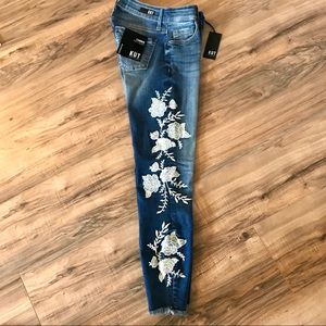 Kut Connie Embroidered floral Jeans. Sz 0